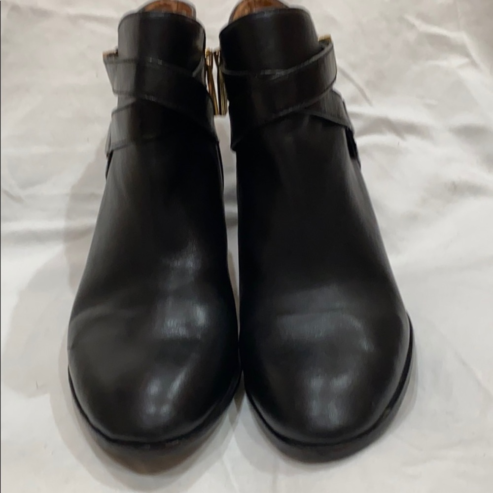 Louis et Cie Black leather bootie
